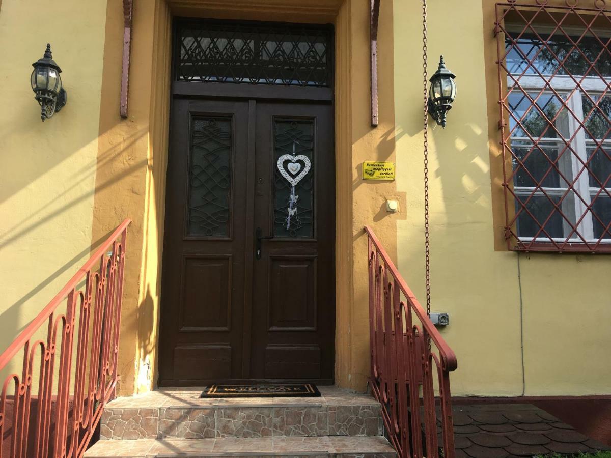 Appartement Katus Apartman à Eger Extérieur photo
